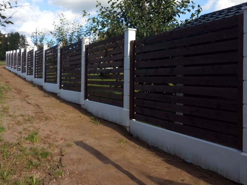 Деревянная заборная секция